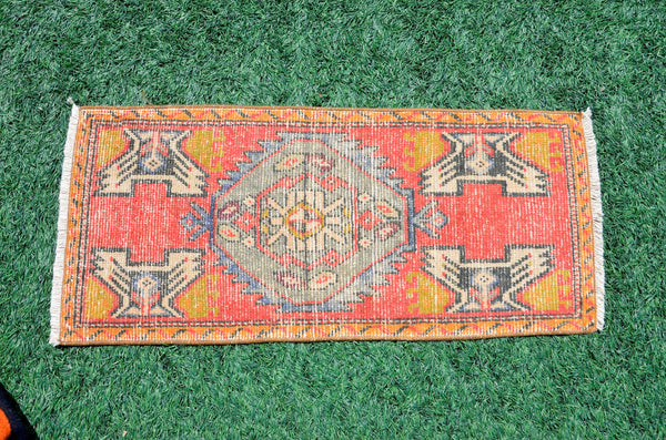 Vintage Handmade Turkish small area rug doormat for home decor, bathroom rug, area oushak rug bathroom mat kitchen kilim rug, rug 3.3X1.4, 665821