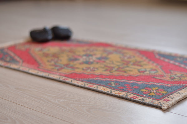 Unique Turkish Vintage small area rug doormat for home decor, bathroom rug, area oushak rug bathroom mat kitchen rug  kilim rug, rug 3x1.6, 664382