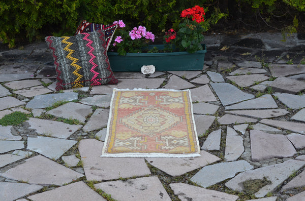 Vintage Handmade Turkish small area rug doormat for home decor, bathroom rug, area oushak rug bathroom mat kitchen kilim rug, rug 3.3X1.5, 664658