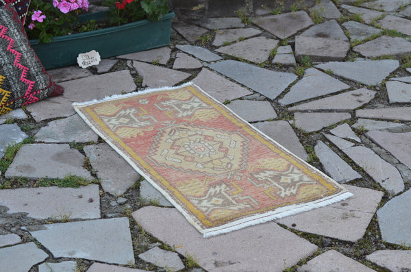 Vintage Handmade Turkish small area rug doormat for home decor, bathroom rug, area oushak rug bathroom mat kitchen kilim rug, rug 3.3X1.5, 664658