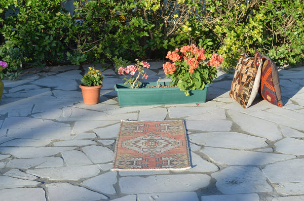 Vintage Handmade Turkish small area rug doormat for home decor, bathroom rug, area oushak rug bathroom mat kitchen kilim rug, rug 3.2x21.5, 664759