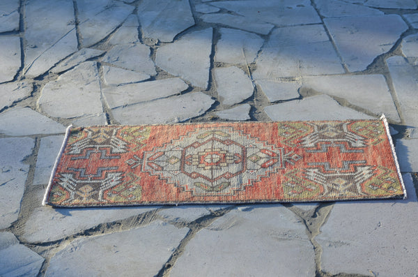 Vintage Handmade Turkish small area rug doormat for home decor, bathroom rug, area oushak rug bathroom mat kitchen kilim rug, rug 3.2x21.5, 664759