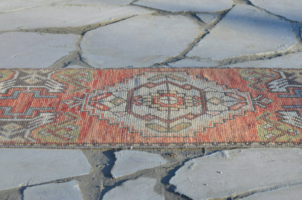 Vintage Handmade Turkish small area rug doormat for home decor, bathroom rug, area oushak rug bathroom mat kitchen kilim rug, rug 3.2x21.5, 664759