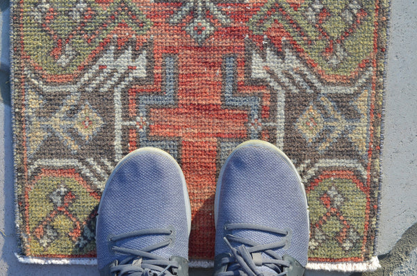 Vintage Handmade Turkish small area rug doormat for home decor, bathroom rug, area oushak rug bathroom mat kitchen kilim rug, rug 3.2x21.5, 664759