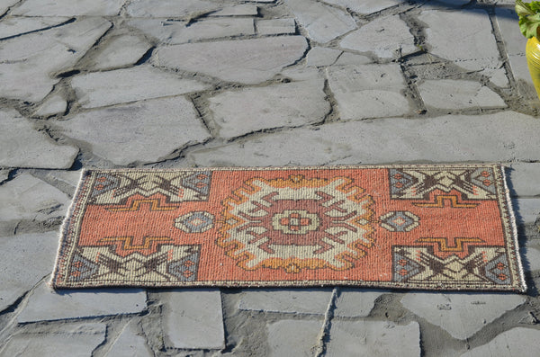 Natural Turkish Vintage small area rug doormat for home decor, bathroom rug, area oushak rug bathroom mat kitchen rug  kilim rug, rug 3x1.5, 664771