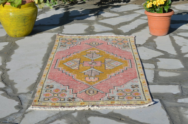 Unique Turkish Vintage small area rug doormat for home decor, bathroom rug, area oushak rug bathroom mat kitchen rug  kilim rug, rug 3.3x1.5, 664779