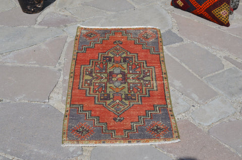 Unique Turkish Vintage small area rug doormat for home decor, bathroom rug, area oushak rug bathroom mat kitchen rug  kilim rug, rug 3x1.5, 664748
