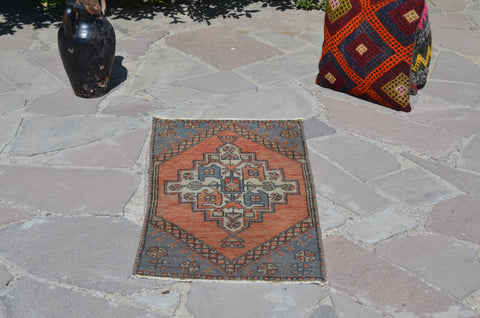 Unique Turkish Vintage small area rug doormat for home decor, bathroom rug, area oushak rug bathroom mat kitchen rug  kilim rug, rug 3x1.5, 664754