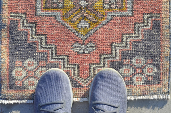 Unique Turkish Vintage small area rug doormat for home decor, bathroom rug, area oushak rug bathroom mat kitchen rug  kilim rug, rug 2.9x1.6, 664757
