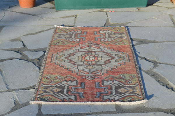 Vintage Handmade Turkish small area rug doormat for home decor, bathroom rug, area oushak rug bathroom mat kitchen kilim rug, rug 3.2x21.5, 664759