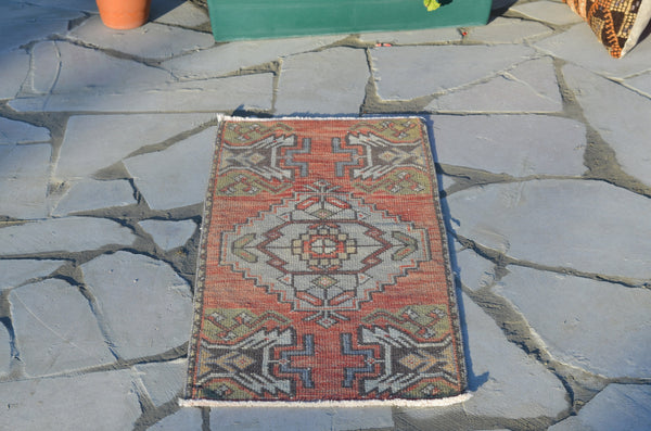 Vintage Handmade Turkish small area rug doormat for home decor, bathroom rug, area oushak rug bathroom mat kitchen kilim rug, rug 3.2x21.5, 664759