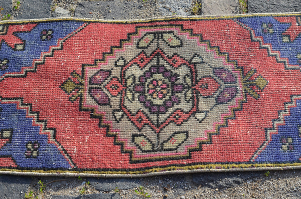 Unique Turkish Vintage small area rug doormat for home decor, bathroom rug, area oushak rug bathroom mat kitchen rug  kilim rug, rug 2.7x1.5, 664788