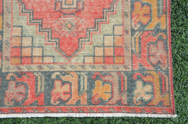Vintage Handmade Turkish runner rug for home decor, area rug, Anatolian oushak rug boho rug kitchen rug  bathroom rug kilim, 9'6"X2'10", 665014