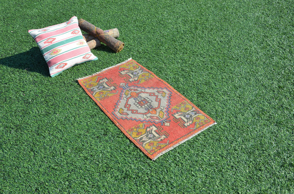 Vintage Handmade Turkish small area rug doormat for home decor, bathroom rug, area oushak rug bathroom mat kitchen kilim rug, rug 3,1X1,6, 665122