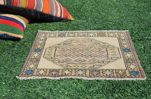 Handmade Turkish Vintage small area rug doormat for home decor, bathroom rug, area oushak rug bathroom mat kitchen rug  kilim rug, rug 2x2, 665190