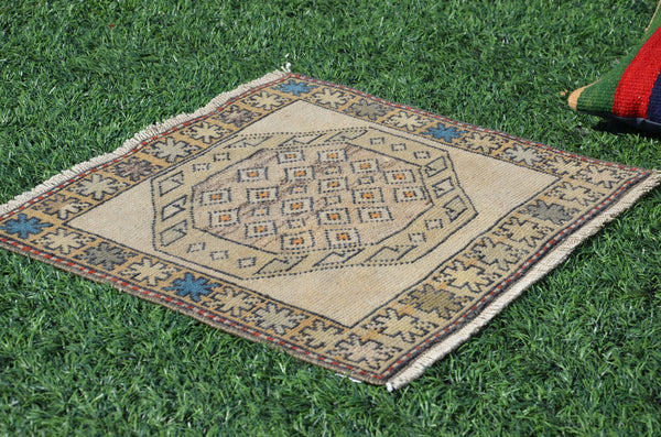 Handmade Turkish Vintage small area rug doormat for home decor, bathroom rug, area oushak rug bathroom mat kitchen rug  kilim rug, rug 2x2, 665190