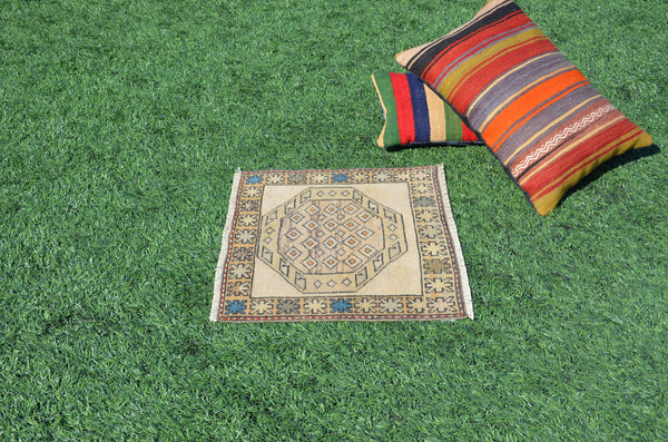 Handmade Turkish Vintage small area rug doormat for home decor, bathroom rug, area oushak rug bathroom mat kitchen rug  kilim rug, rug 2x2, 665190