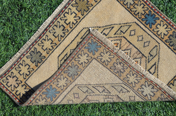 Handmade Turkish Vintage small area rug doormat for home decor, bathroom rug, area oushak rug bathroom mat kitchen rug  kilim rug, rug 2x2, 665190