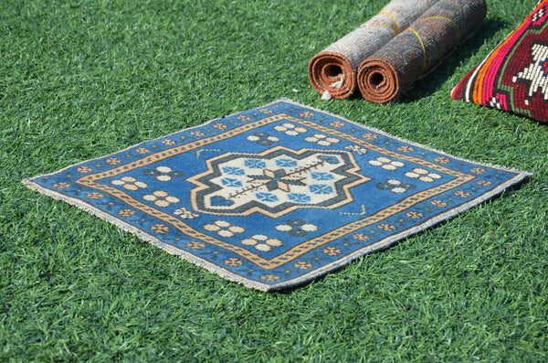 Unique Turkish Vintage small area rug doormat for home decor, bathroom rug, area oushak rug bathroom mat kitchen rug  kilim rug, rug 1.7x1.7, 665192