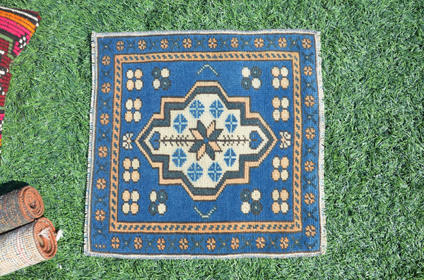 Unique Turkish Vintage small area rug doormat for home decor, bathroom rug, area oushak rug bathroom mat kitchen rug  kilim rug, rug 1.7x1.7, 665192