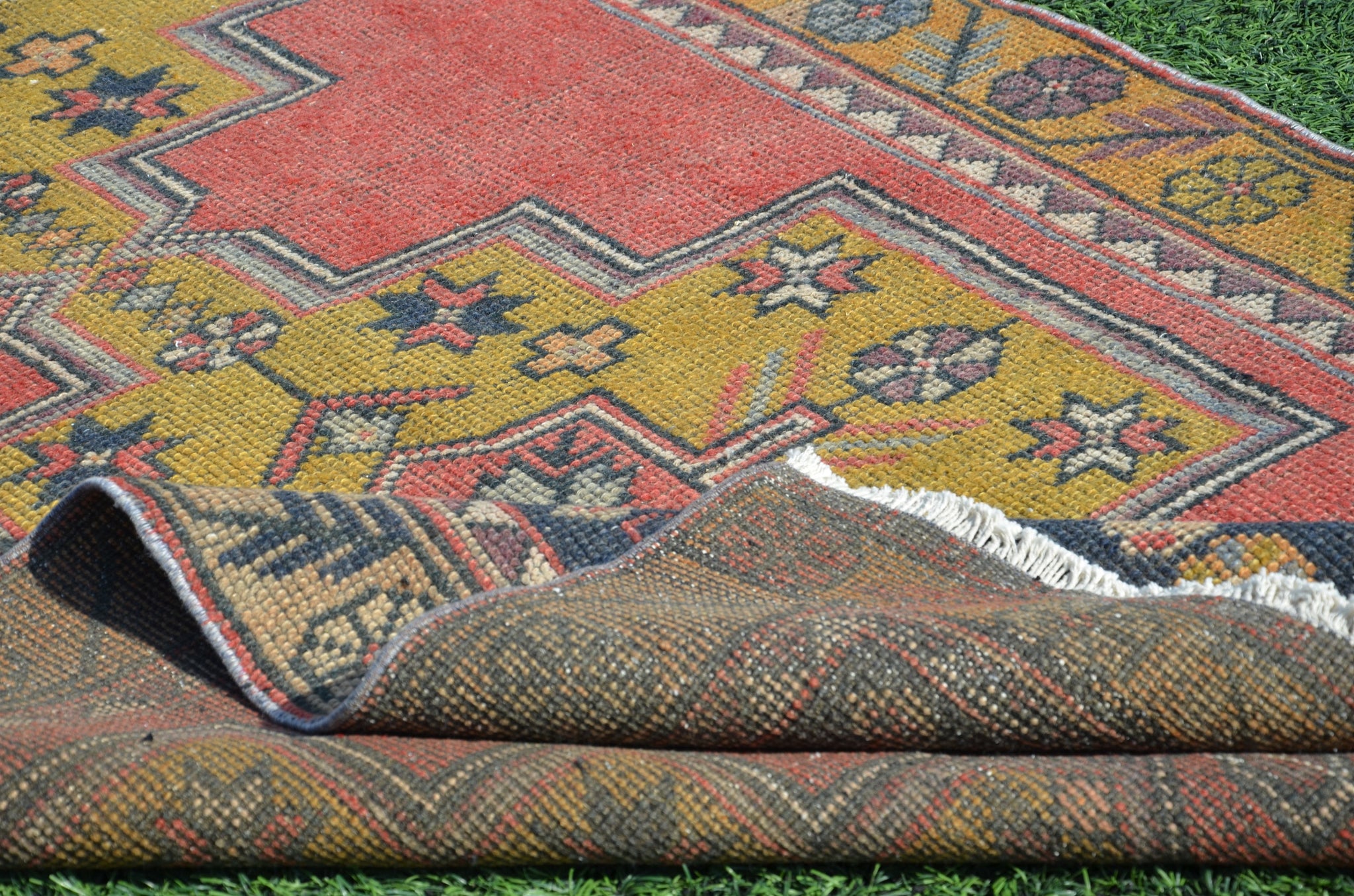 85×198 ViNTAGE TURKiSH RUG 85×198 ViNTAGE TURKiSH RUG 1970s Vintage Turkish Rug With
