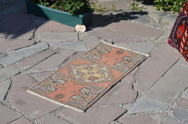 Vintage Handmade Turkish small area rug doormat for home decor, bathroom rug, area oushak rug bathroom mat kitchen kilim rug, rug 3.1x1.4, 664739