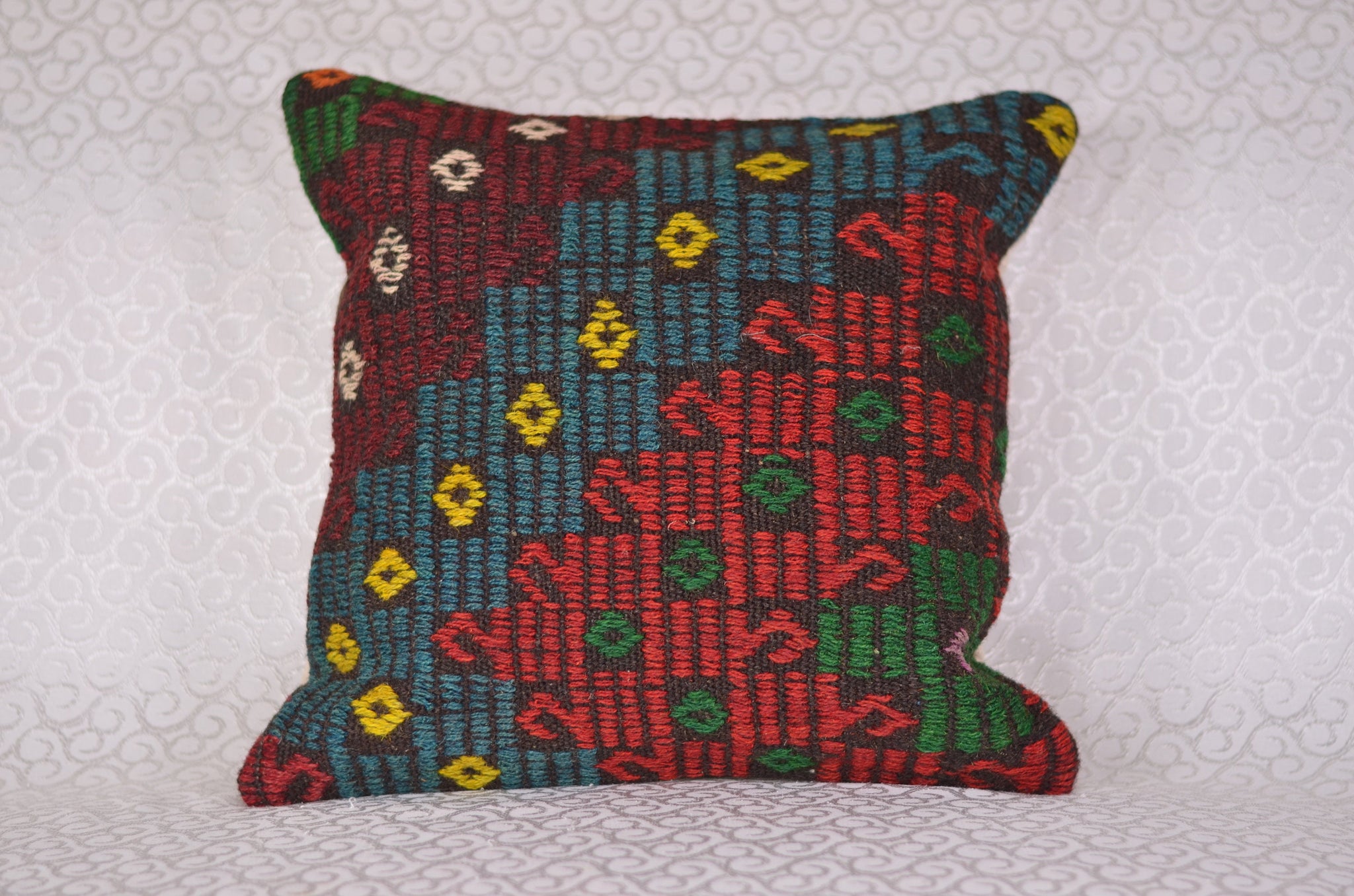 16 x 16 Handmade Decorative Vintage Pillow, %100 Wool, 664848