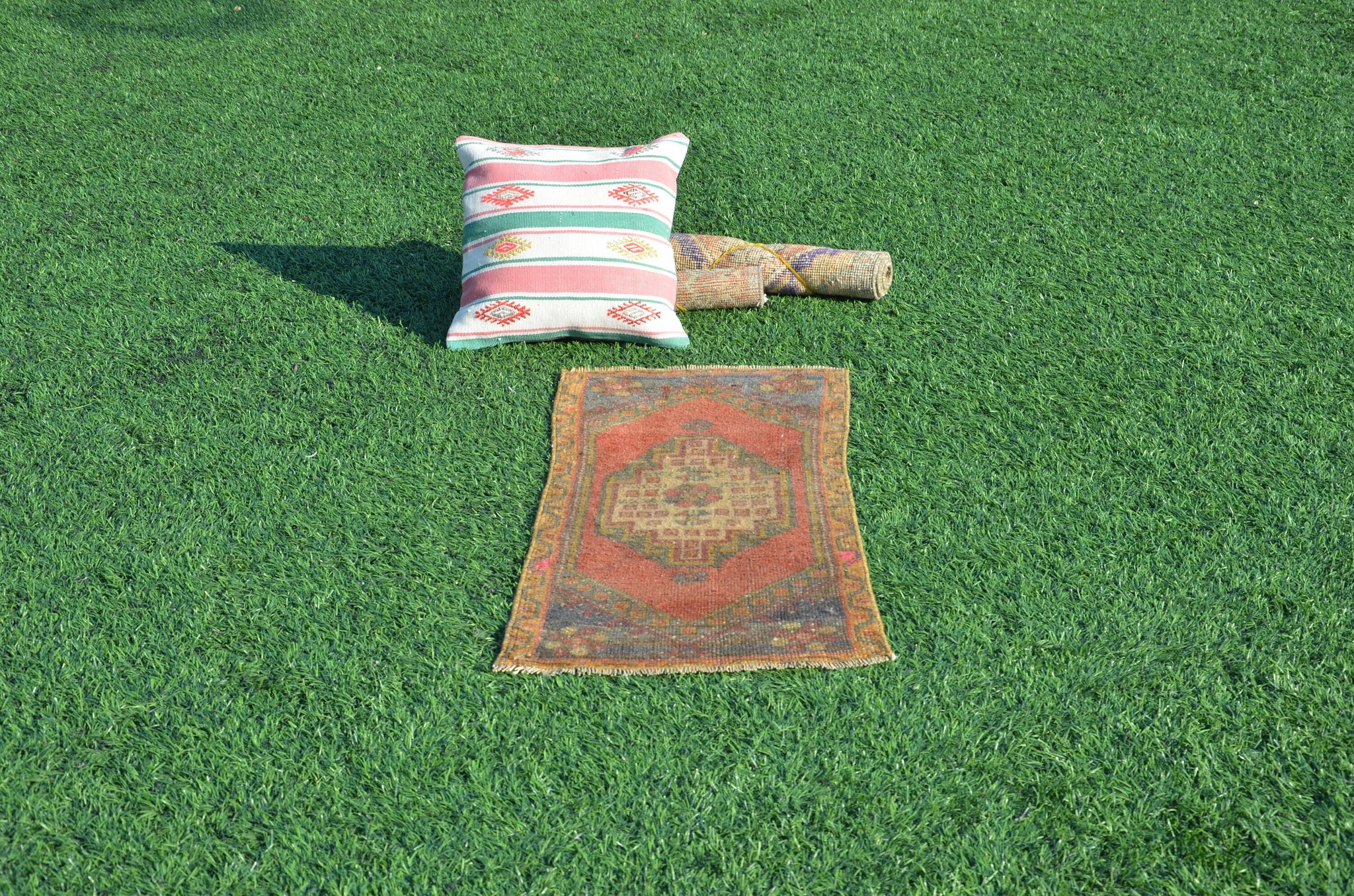 Unique Turkish Vintage small area rug doormat for home decor, bathroom rug, area oushak rug bathroom mat kitchen rug  kilim rug, rug 3.2X1.5, 665110