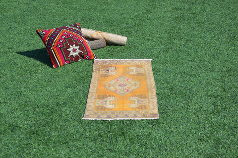 Unique Turkish Vintage small area rug doormat for home decor, bathroom rug, area oushak rug bathroom mat kitchen rug  kilim rug, rug 3,3X1,5, 665132