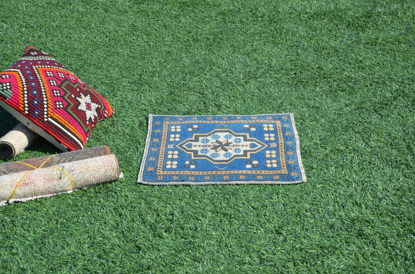 Unique Turkish Vintage small area rug doormat for home decor, bathroom rug, area oushak rug bathroom mat kitchen rug  kilim rug, rug 1.7x1.7, 665192