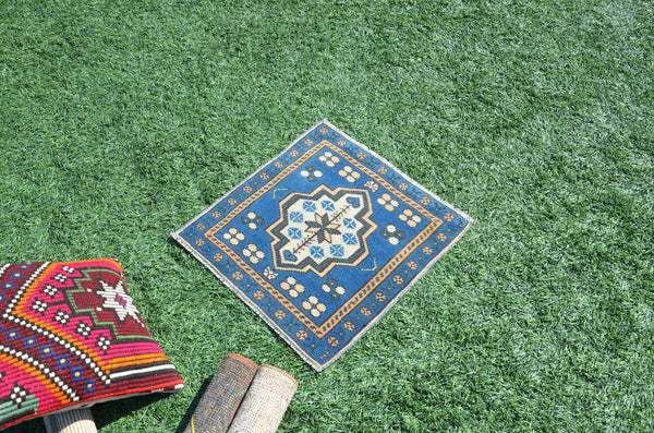Unique Turkish Vintage small area rug doormat for home decor, bathroom rug, area oushak rug bathroom mat kitchen rug  kilim rug, rug 1.7x1.7, 665192