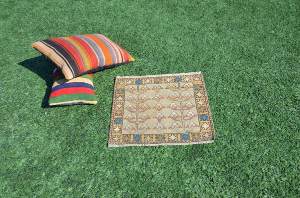 Handmade Turkish Vintage small area rug doormat for home decor, bathroom rug, area oushak rug bathroom mat kitchen rug  kilim rug, rug 2x2, 665197