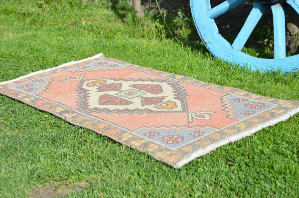 Vintage Handmade Turkish small area rug doormat for home decor, bathroom rug, area oushak rug bathroom mat kitchen kilim rug, rug 3.2x1.7, 664558