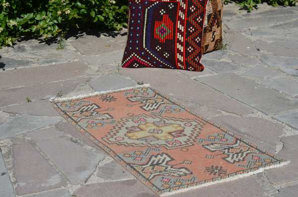 Vintage Handmade Turkish small area rug doormat for home decor, bathroom rug, area oushak rug bathroom mat kitchen kilim rug, rug 3.1x1.4, 664739