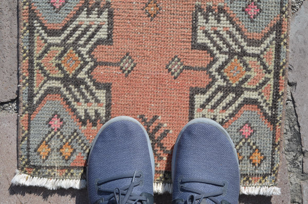 Vintage Handmade Turkish small area rug doormat for home decor, bathroom rug, area oushak rug bathroom mat kitchen kilim rug, rug 3.1x1.4, 664739