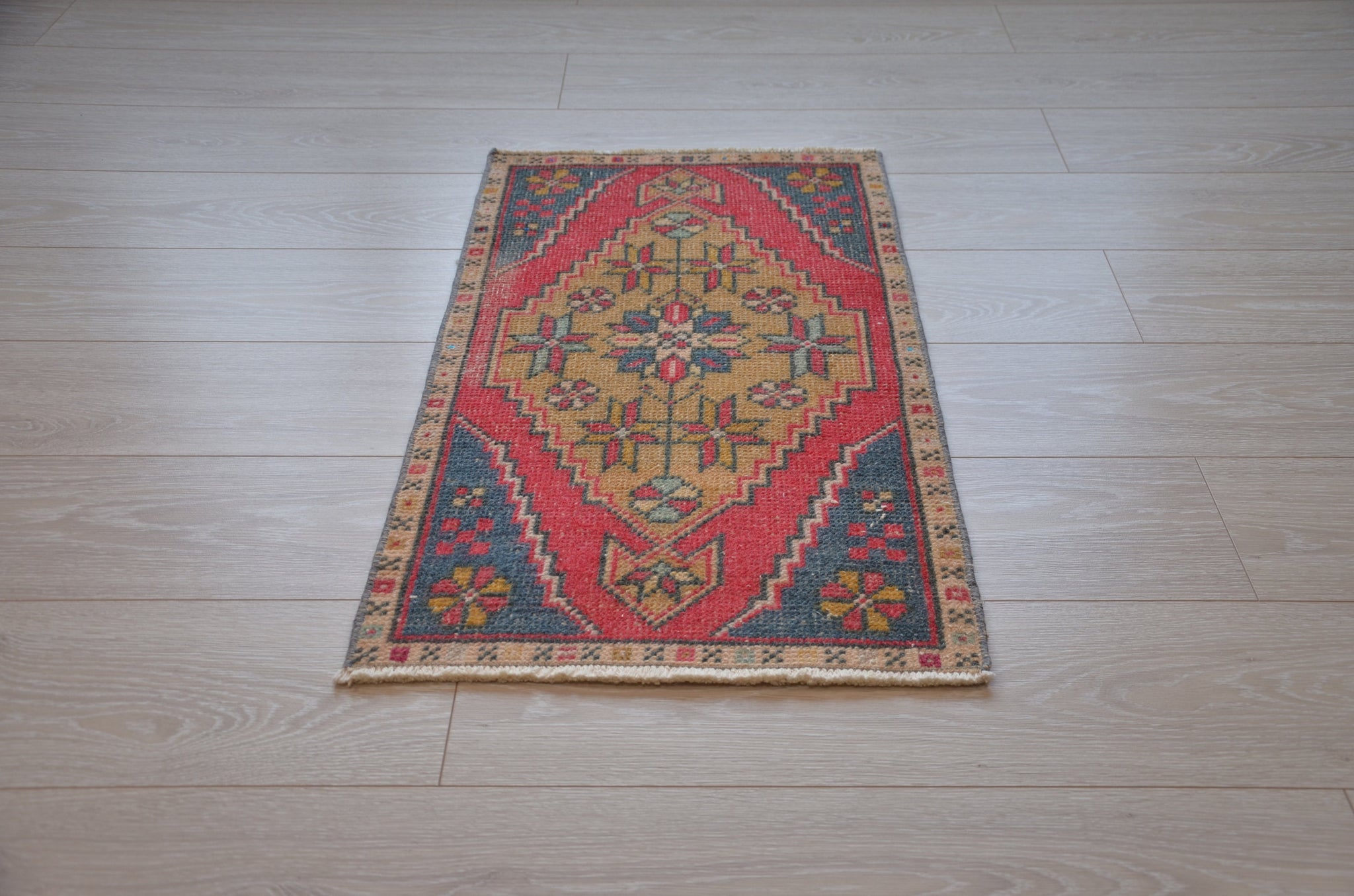 Unique Turkish Vintage small area rug doormat for home decor, bathroom rug, area oushak rug bathroom mat kitchen rug  kilim rug, rug 3x1.6, 664382