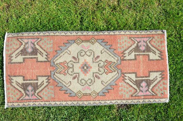Turkish Handmade Vintage small area rug doormat for home decor, bathroom rug, area oushak rug bathroom mat kitchen kilim rug, rug 3.1x1.4, 664568