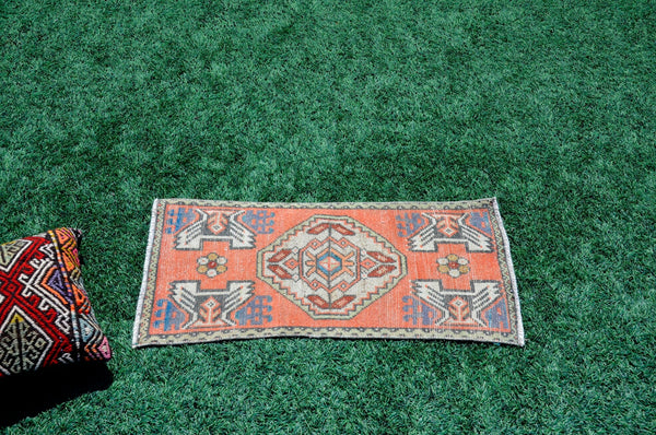 Vintage Handmade Turkish small area rug doormat for home decor, bathroom rug, area oushak rug bathroom mat kitchen kilim rug, rug 3.1X1.5, 665470