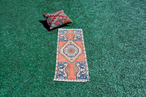 Turkish Handmade Vintage small area rug doormat for home decor, bathroom rug, area oushak rug bathroom mat kitchen kilim rug, rug 3.5X1.4, 665474