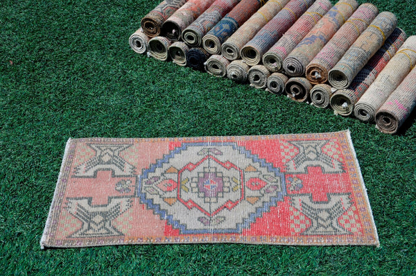 Turkish Handmade Vintage small area rug doormat for home decor, bathroom rug, area oushak rug bathroom mat kitchen kilim rug, rug 3X1.6, 665484