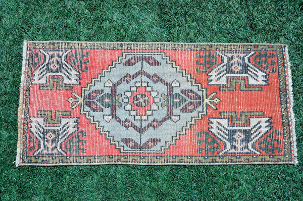 Unique Turkish Vintage small area rug doormat for home decor, bathroom rug, area oushak rug bathroom mat kitchen rug  kilim rug, rug 3,3X1,8, 665528