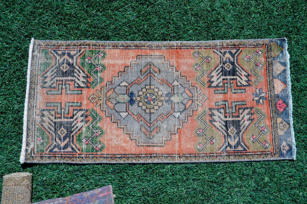 Unique Turkish Vintage small area rug doormat for home decor, bathroom rug, area oushak rug bathroom mat kitchen rug  kilim rug, rug 3,3X1,7, 665614