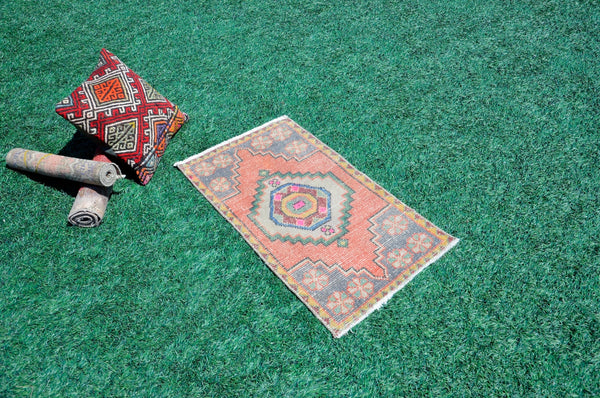 Natural Turkish Vintage small area rug doormat for home decor, bathroom rug, area oushak rug bathroom mat kitchen kilim rug, rug 2.10X1.7, 665483