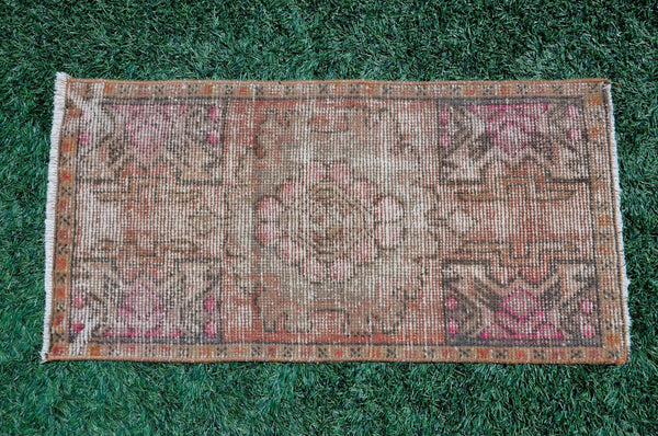 Vintage Handmade Turkish small area rug doormat for home decor, bathroom rug, area oushak rug bathroom mat kitchen kilim rug, rug 3X1.6, 665485