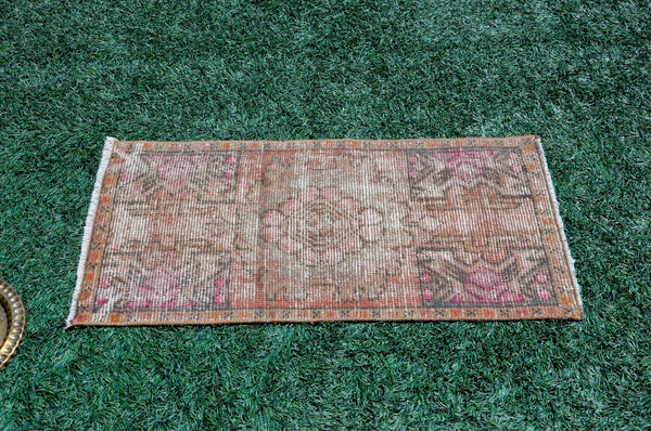 Vintage Handmade Turkish small area rug doormat for home decor, bathroom rug, area oushak rug bathroom mat kitchen kilim rug, rug 3X1.6, 665485
