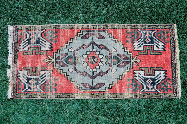 Handmade Turkish Vintage small area rug doormat for home decor, bathroom rug, area oushak rug bathroom mat kitchen kilim rug, rug 3.6x1.7, 665522