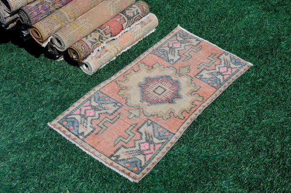Vintage Handmade Turkish small area rug doormat for home decor, bathroom rug, area oushak rug bathroom mat kitchen kilim rug, rug 2.11X1.5, 665544