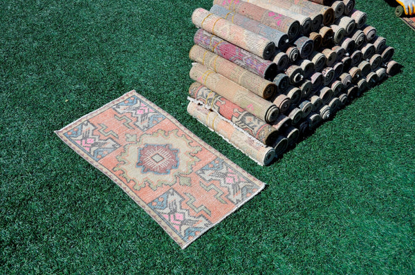 Vintage Handmade Turkish small area rug doormat for home decor, bathroom rug, area oushak rug bathroom mat kitchen kilim rug, rug 2.11X1.5, 665544