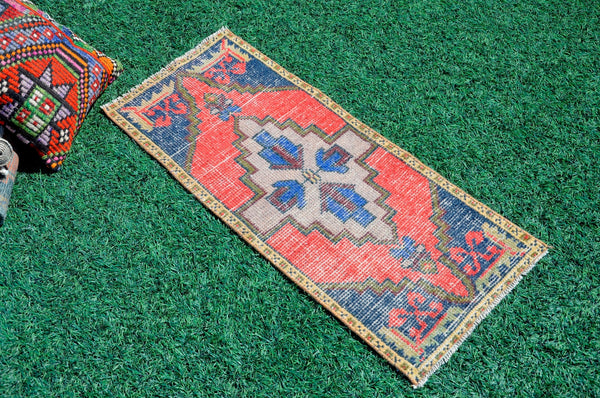 Natural Turkish Vintage small area rug doormat for home decor, bathroom rug, area oushak rug bathroom mat kitchen kilim rug, rug 3.6X1.5, 665553