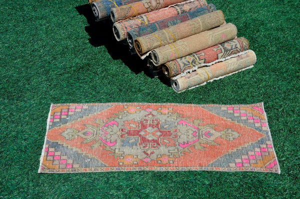 Turkish Handmade Vintage small area rug doormat for home decor, bathroom rug, area oushak rug bathroom mat kitchen kilim rug, rug 3.3X1.6, 665558